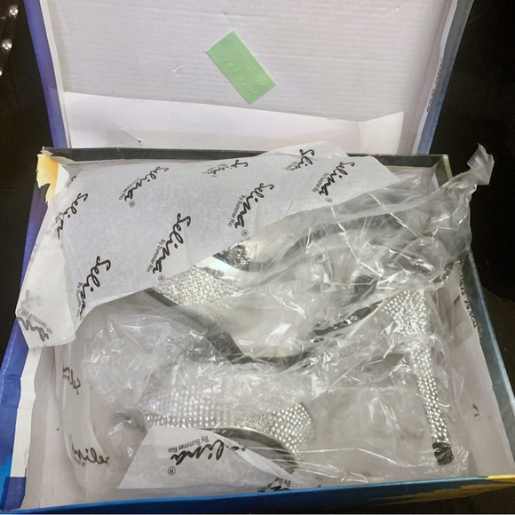 NWT/NIB Italina Black Sequin Rhinestone-Sole Sandal - sz 6 - Picture 2 of 7